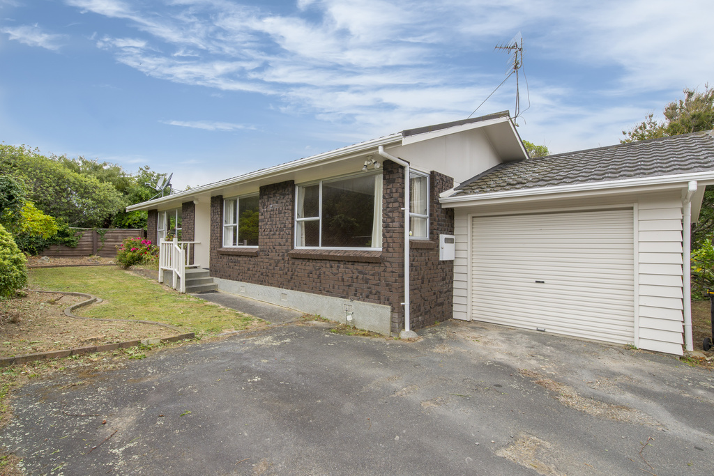 CUTE 2 BEDROOM KARORI HOME