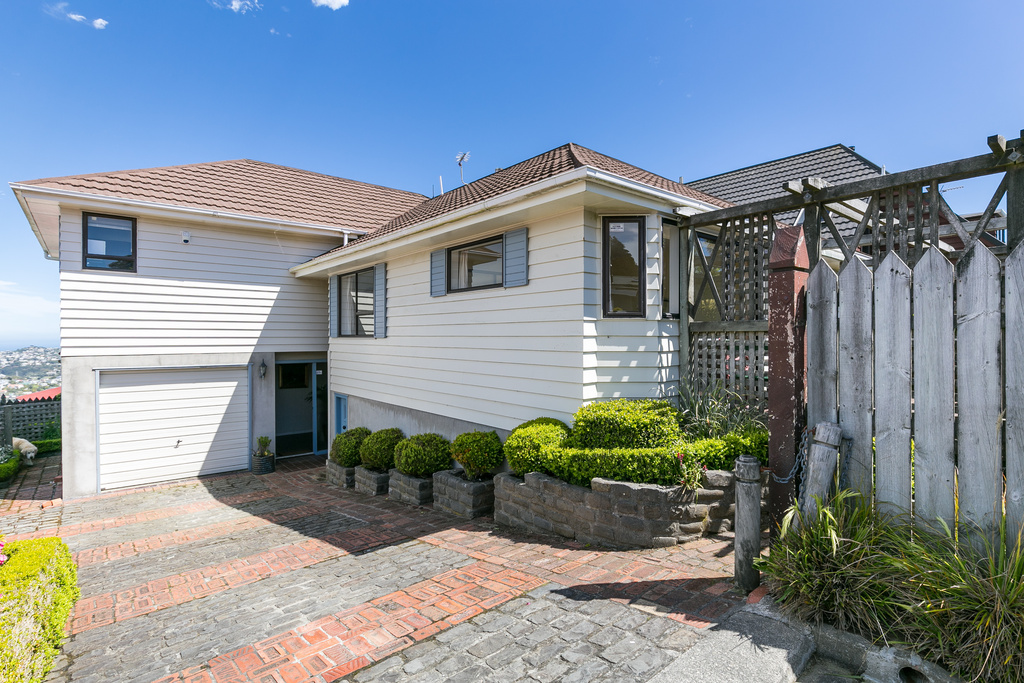 4/5 Bedroom Home Stunning Views