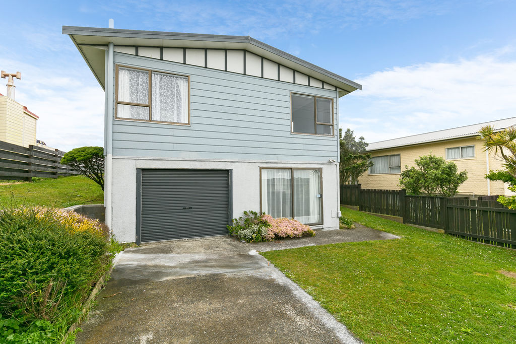 4/5 Bedroom Home in Newlands