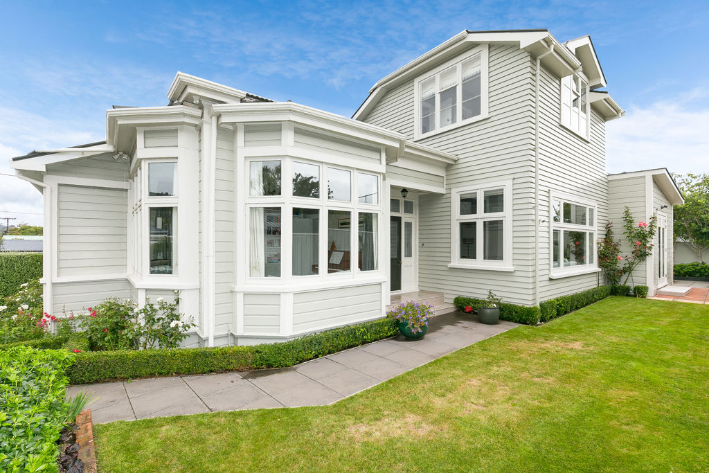 Beautiful 4/5 Bedroom Karori Character Villa