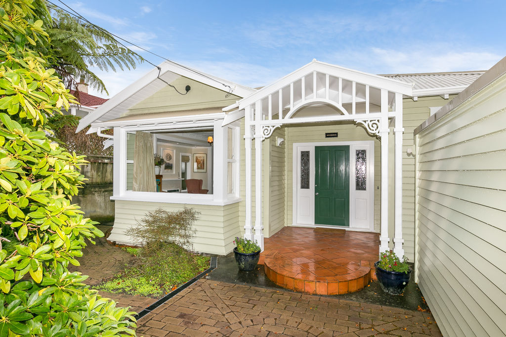 Sunny Character Home in Karori!