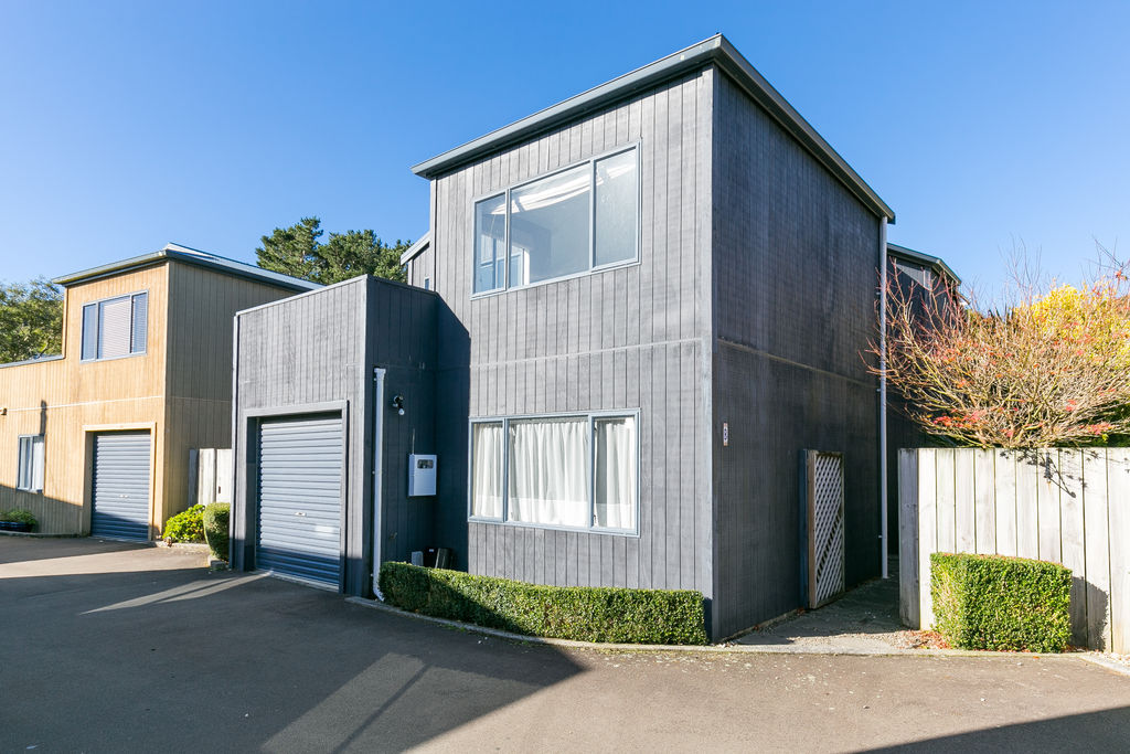Sunny 3 Bedroom Townhouse in Karori