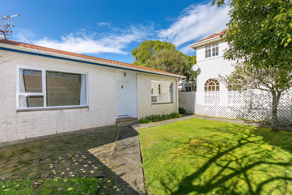 2 BEDROOM CITY END KARORI!