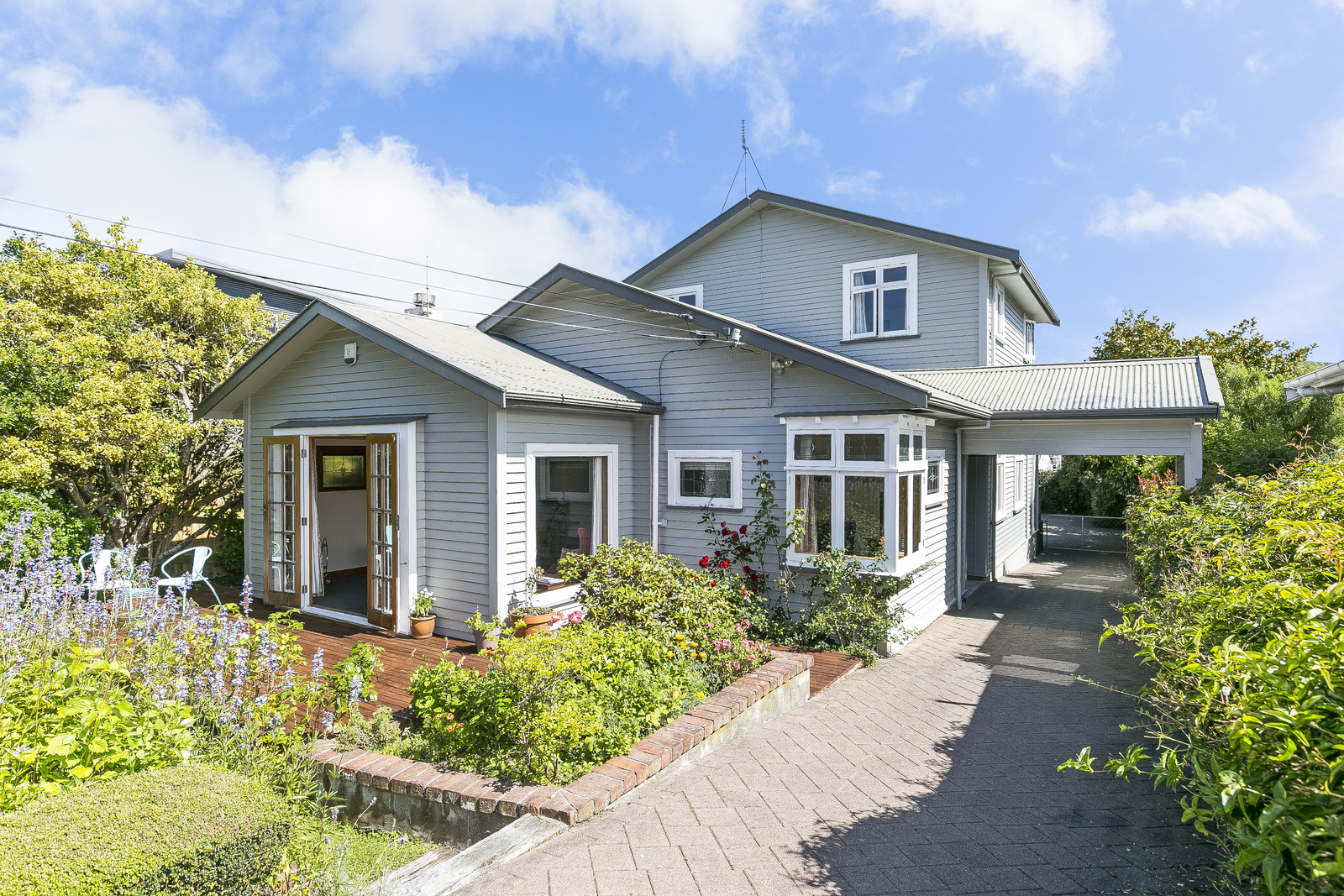 BEAUTIFUL 5 BEDROOM HOME IN KARORI