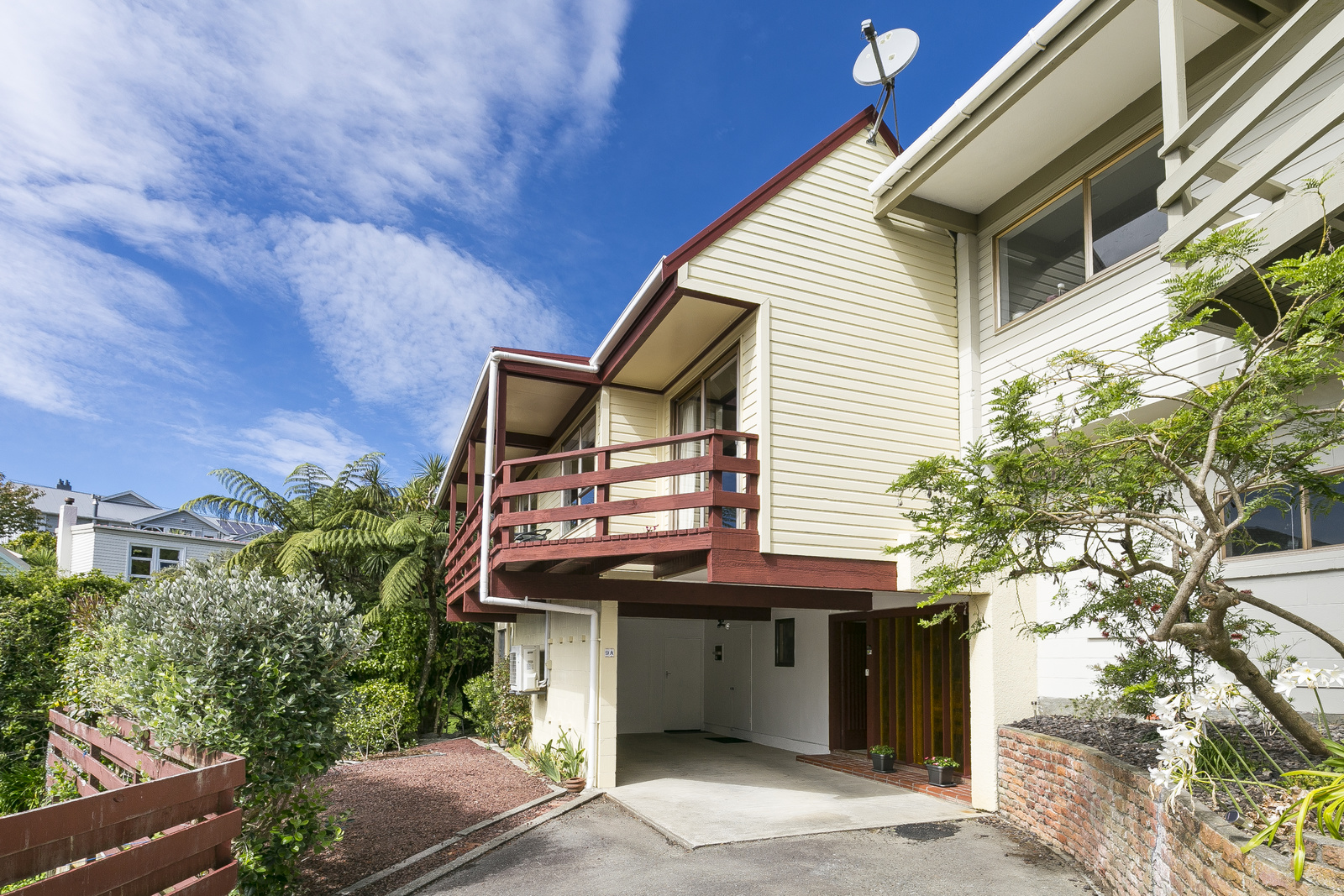 2 BEDROOM TOWNHOUSE IN CENTRAL KARORI
