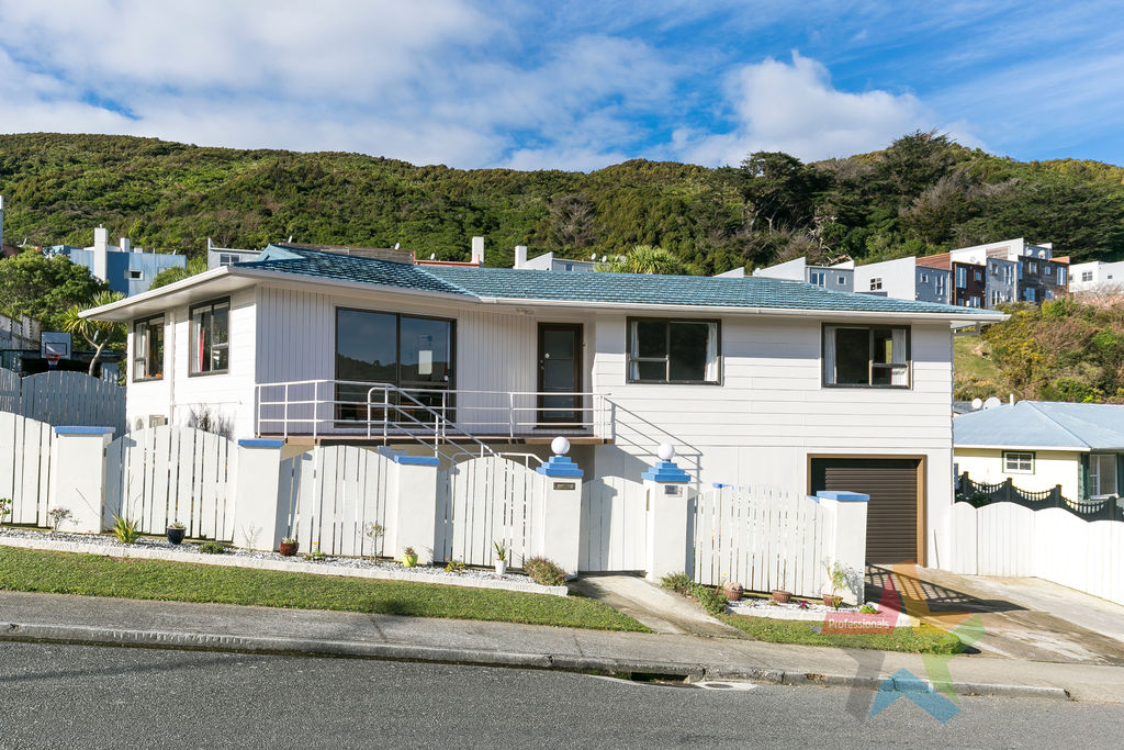 SUNNY 3 BEDROOM IN KARORI