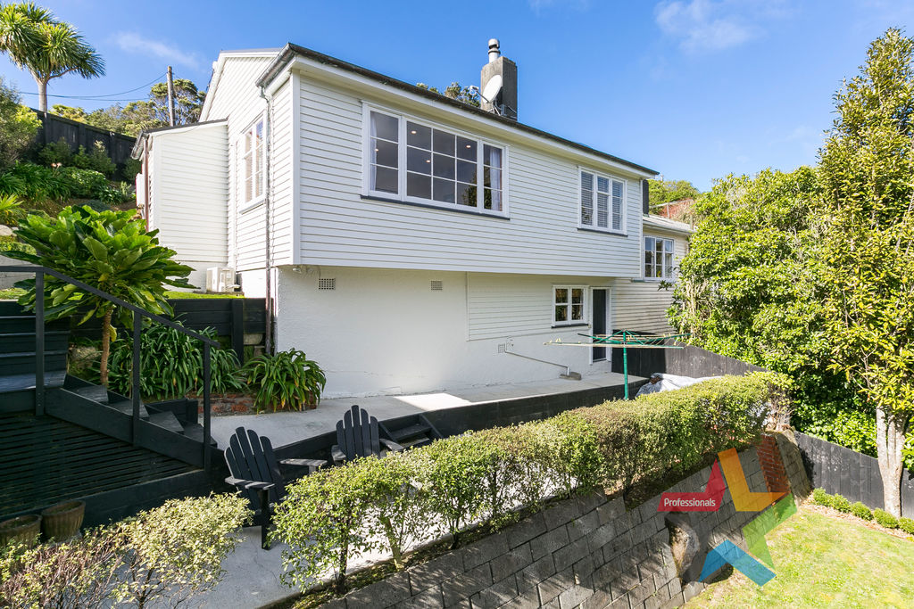 SECLUDED 2 BEDROOM IN KARORI