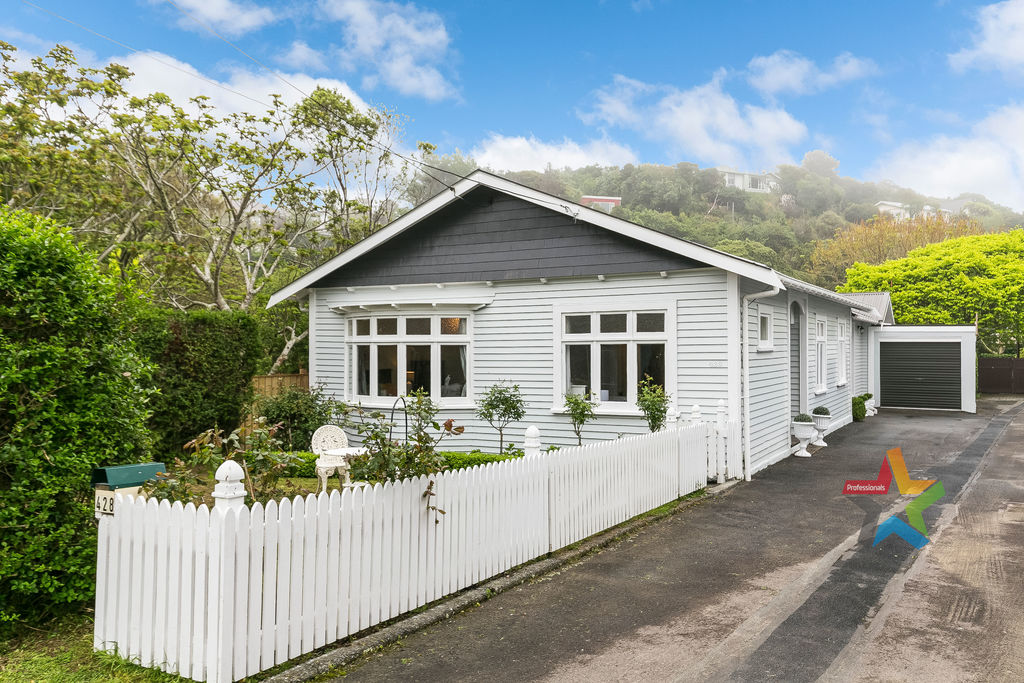STUNNING 5 BEDROOM IN KARORI