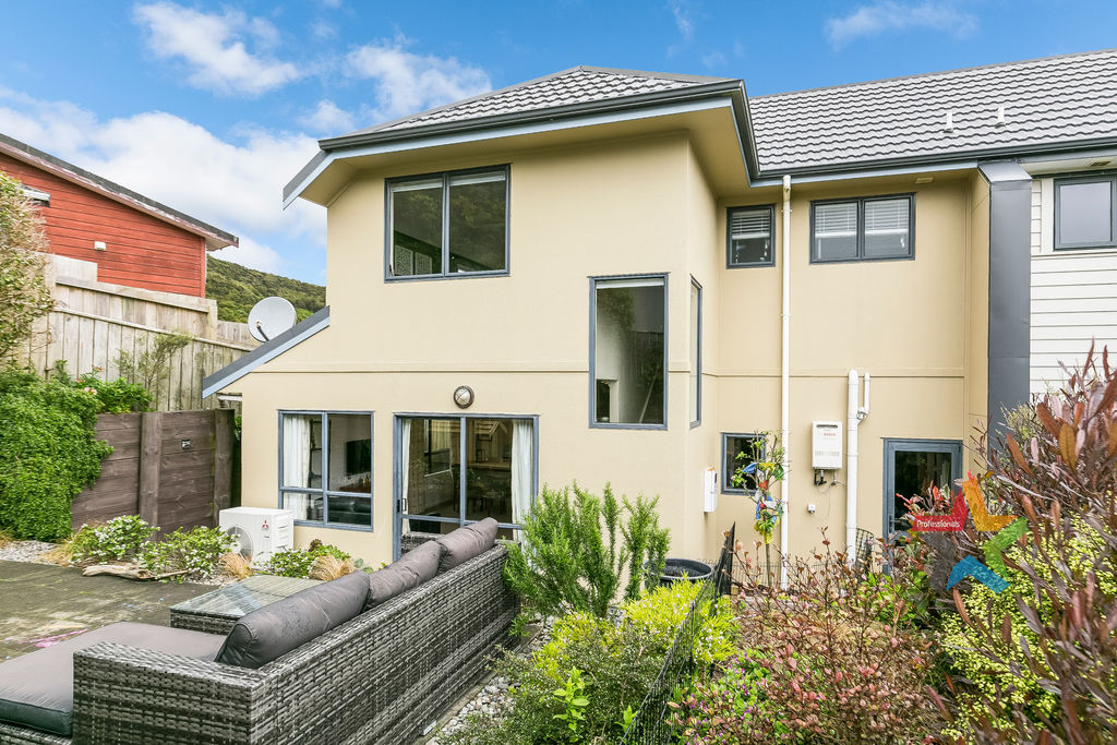 3 BEDROOM TOWNHOUSE IN KARORI