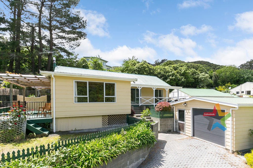 LOVELY 3 BEDROOM KARORI HOME