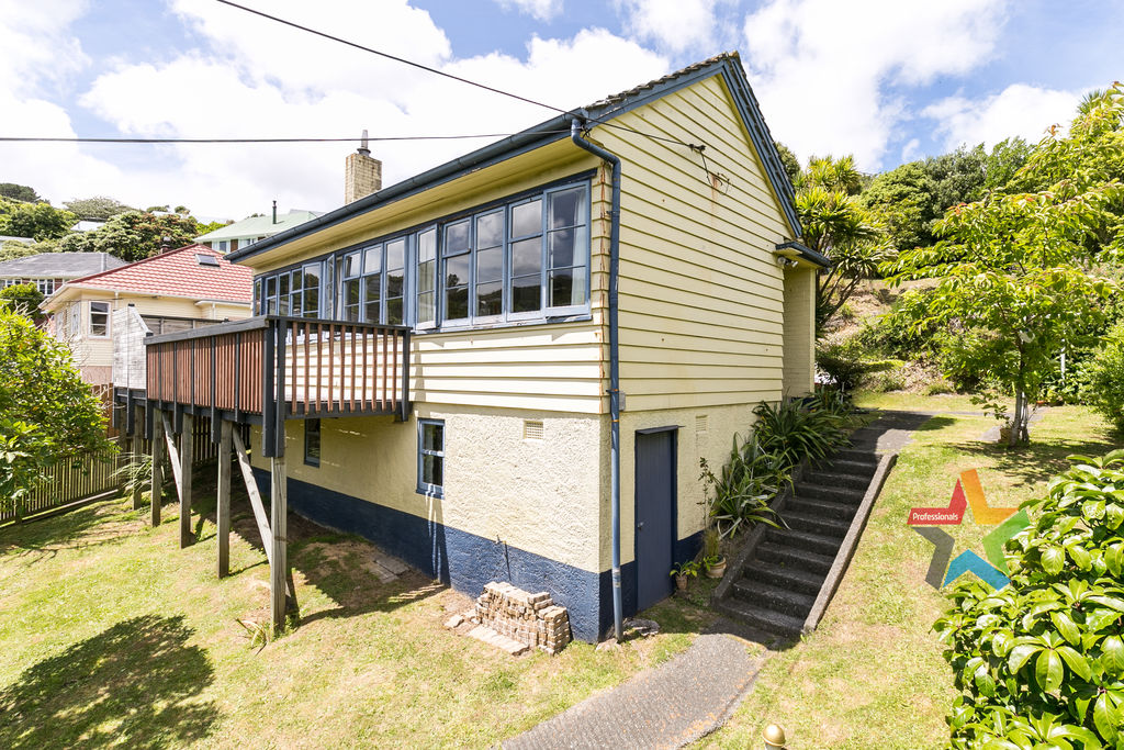 QUIET SECLUDED 2 BEDROOM IN KARORI