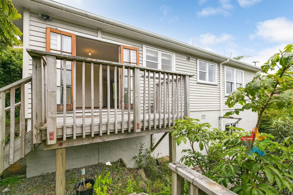 PRIVATE SUNNY 3 BEDROOM IN KARORI