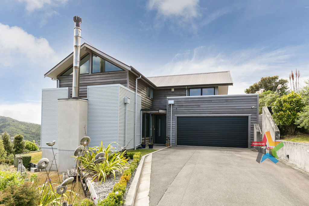 HUGE 4 BEDROOM IN KARORI