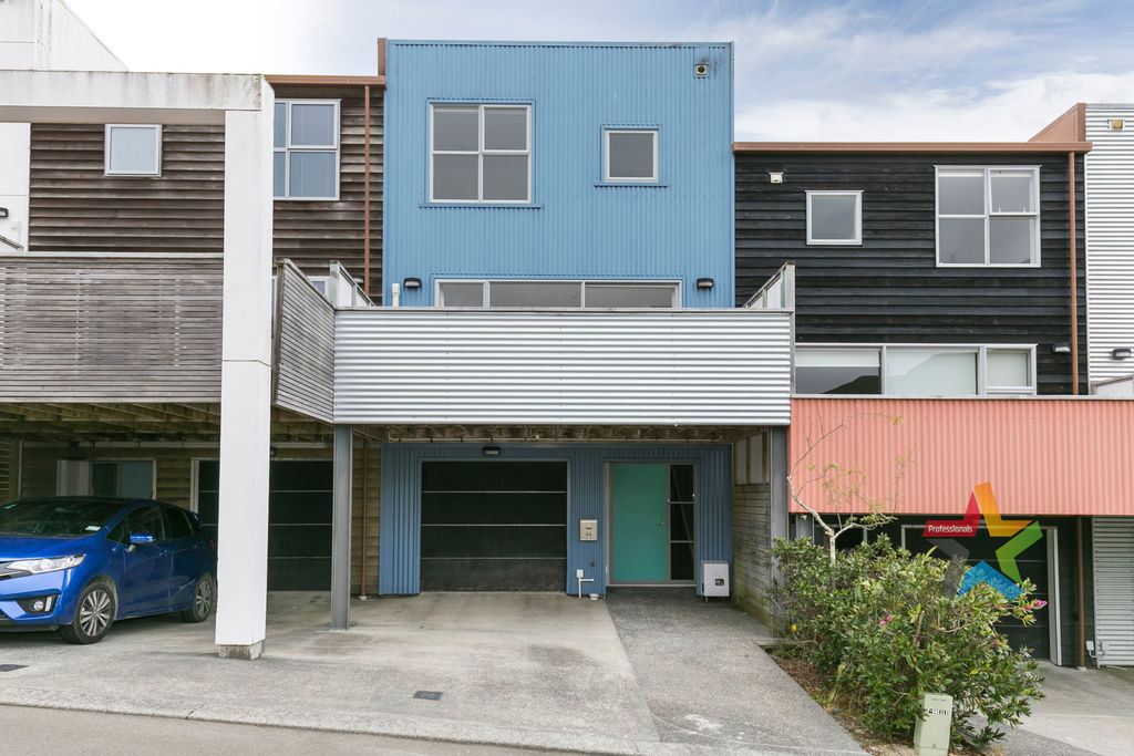 TOWNHOUSE IN KARORI – 3 BEDROOMS PLUS STUDY