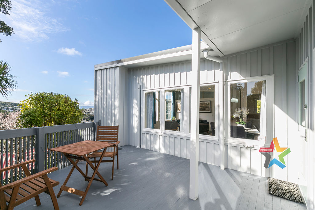 5 BEDROOMS IN KARORI
