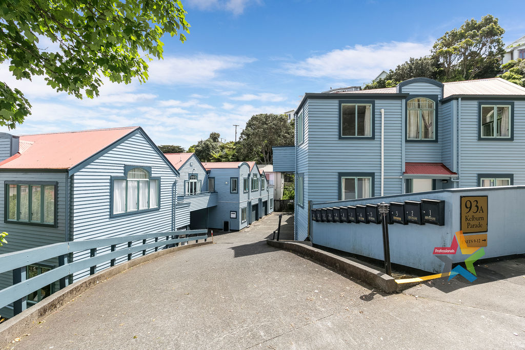 ONE BEDROOM TOWNHOUSE CLOSE TO UNI