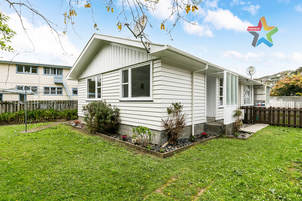 SOLID TWO BEDROOM IN KARORI