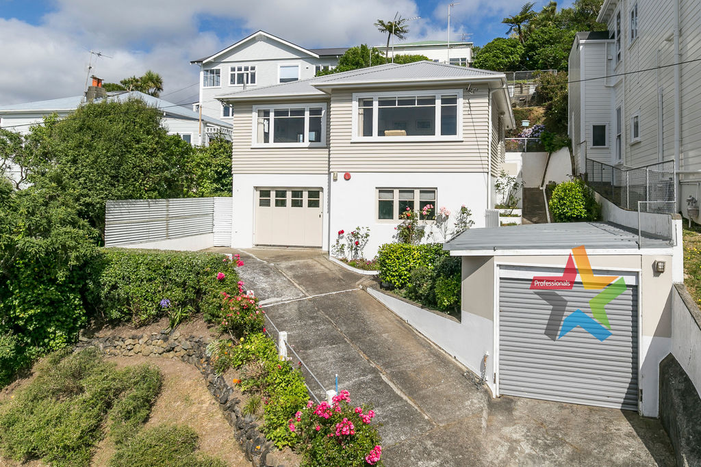 SOLID SUNNY 1950S HOME IN HIGHBURY