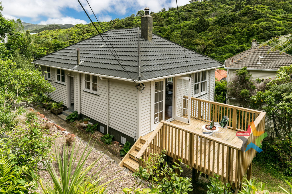 3 BEDROOMS PLUS STUDY IN KARORI