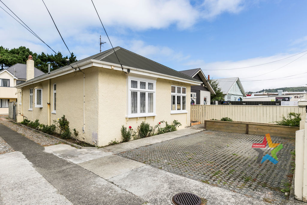 FOUR BEDROOM HOME IN MIRAMAR