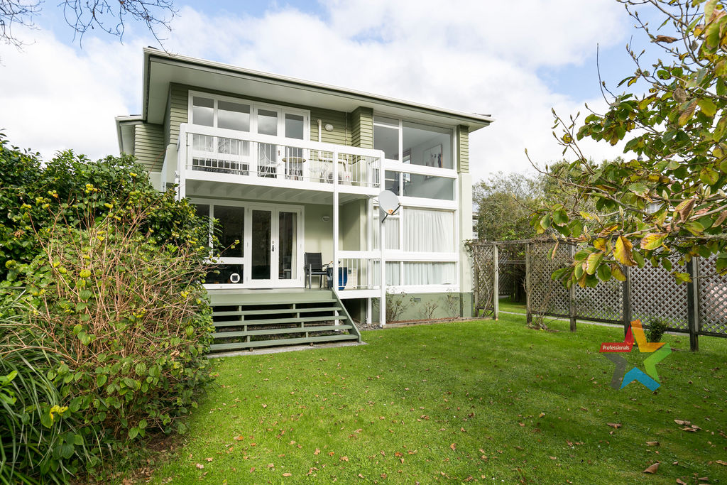 CENTRAL KARORI TOWNHOUSE WITH 3 BEDROOMS