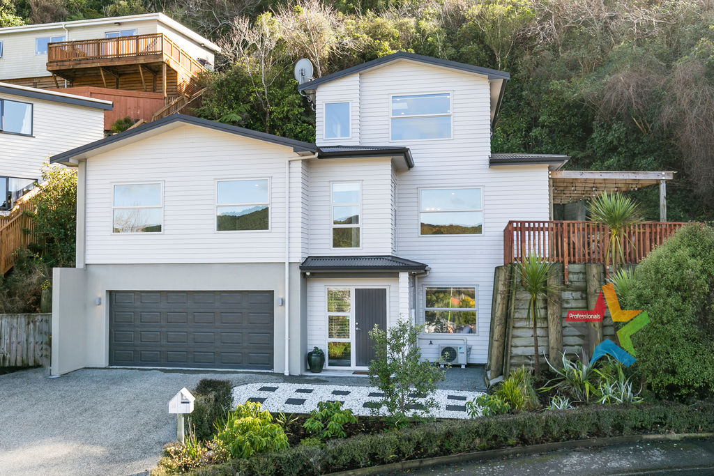 MODERN 4 BEDROOM IN KARORI