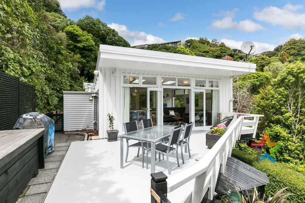 STUNNING HOME & INCOME IN WADESTOWN