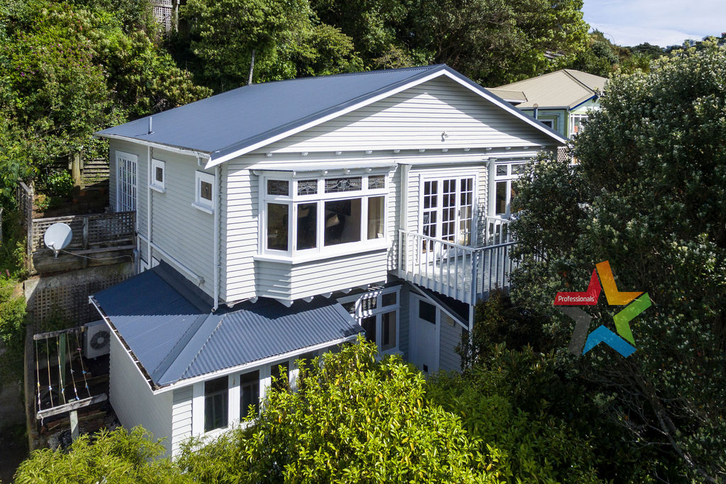 CHARACTER 4 BEDROOM HOME IN KELBURN
