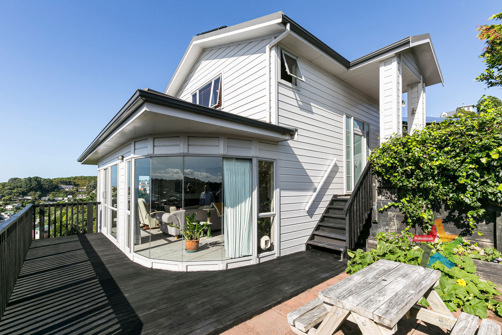 5 BEDROOM WITH STUNNING VIEWS
