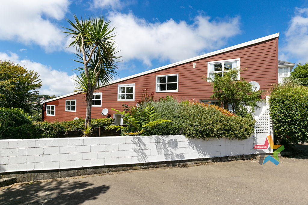 RENOVATED 2 BEDROOM IN CITY END KARORI