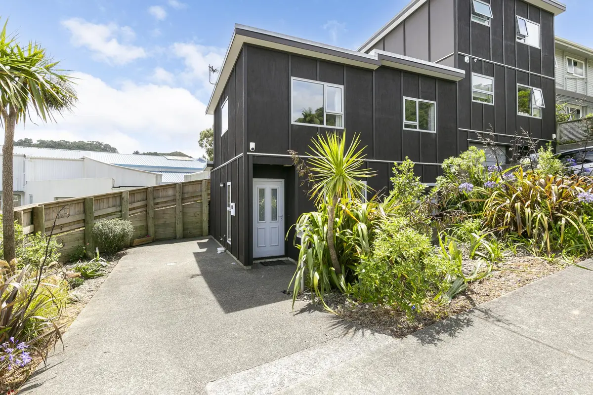 Modern, Stylish Townhouse in Karori